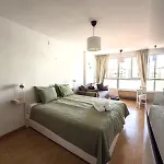 Апартаменты Modern & Bright In The Heart Of