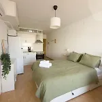 Апартаменты Modern & Bright In The Heart Of